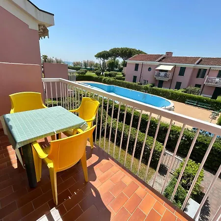 Lägenhet Seaside Terrace & Pool Getaway