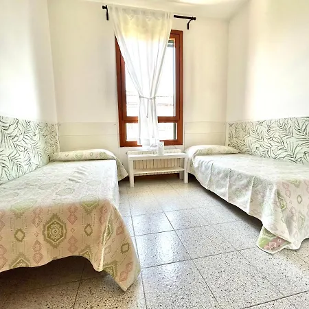 Apartamento Seaside Terrace & Pool Getaway