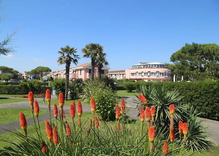 Seaside Terrace & Pool Getaway شقة كافالّينو